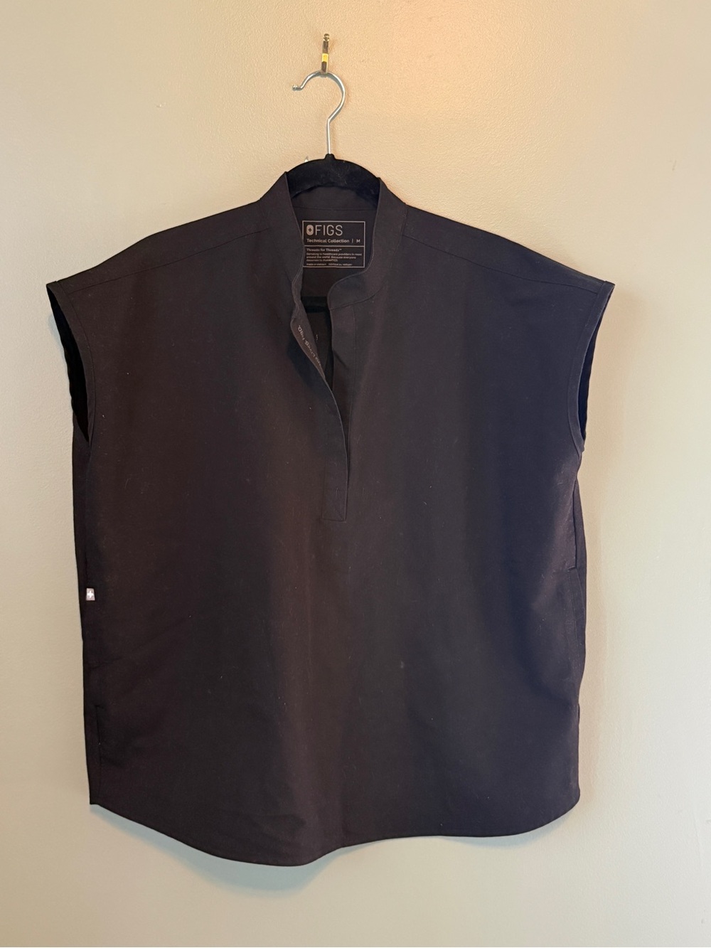 FIGS - Rafaela Oversized Scrub Top™ - Black - M